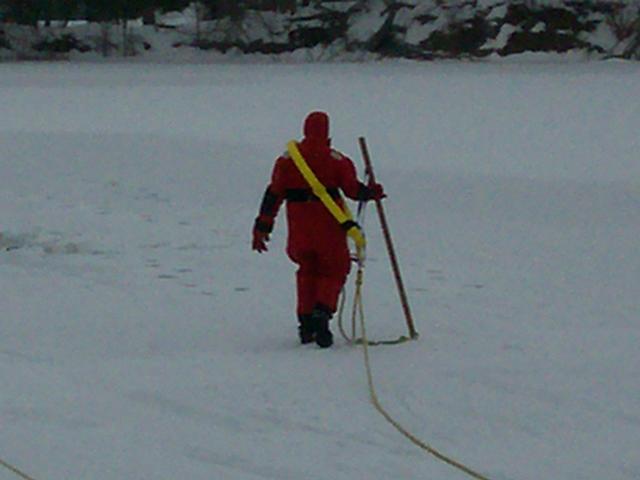 ICE RESCUE DRILL 2/5/11 RED WING PARK